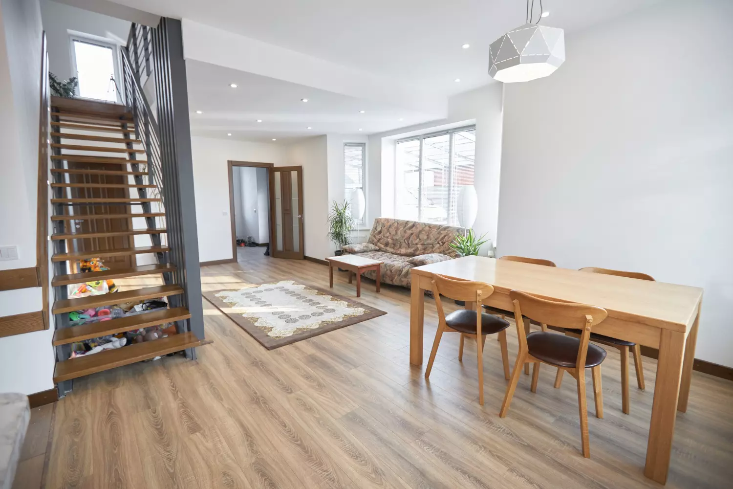 Laminate Flooring Pros & Cons