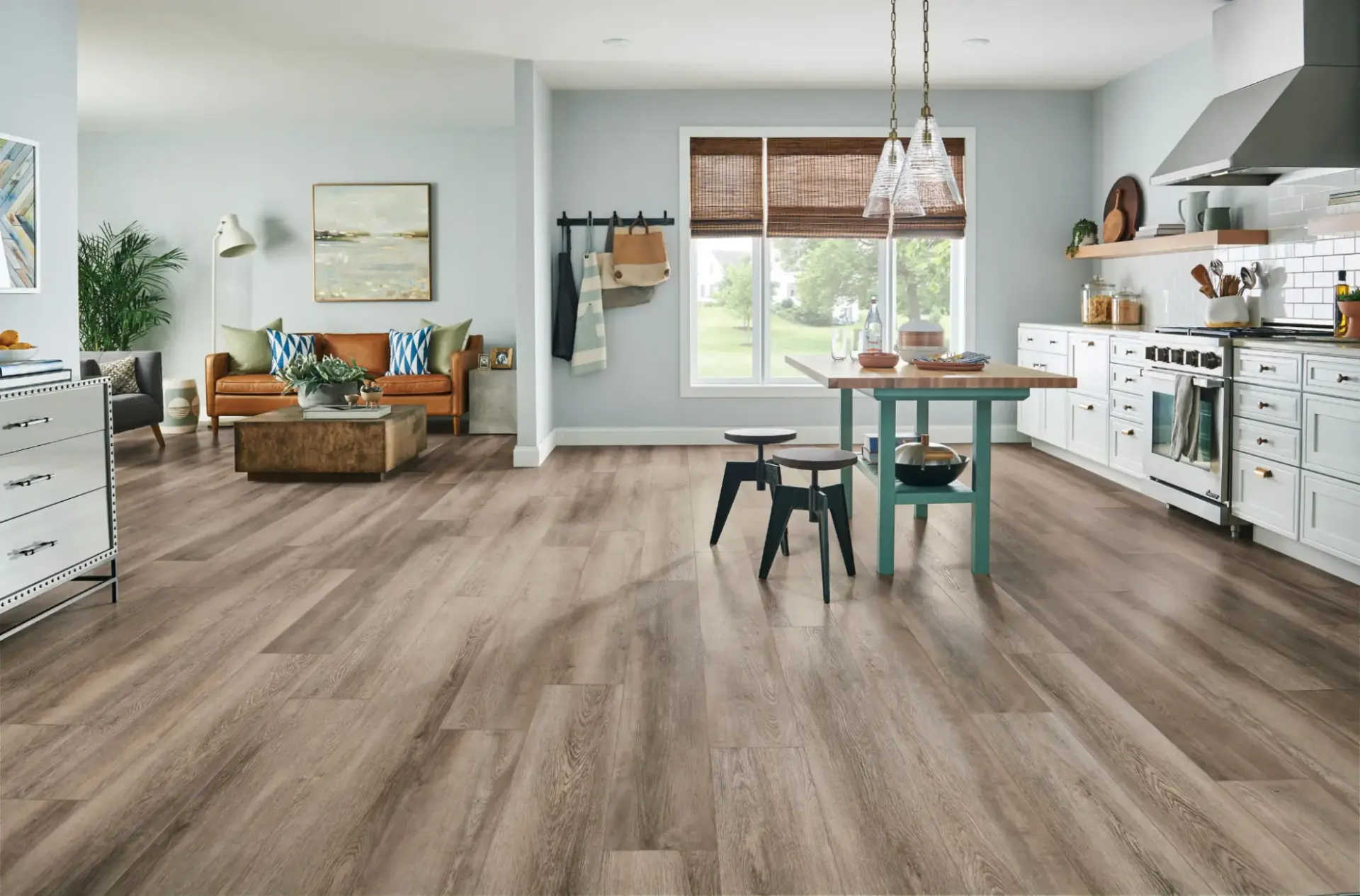 Carpet vs Hardwood Flooring: Versatility 